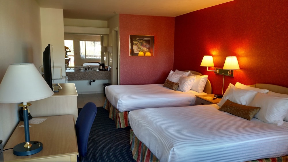 Lewis River Inn 24/57