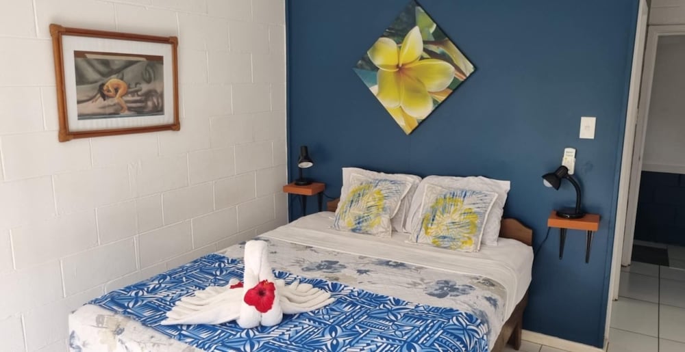 The Samoan Outrigger Hotel 12/50