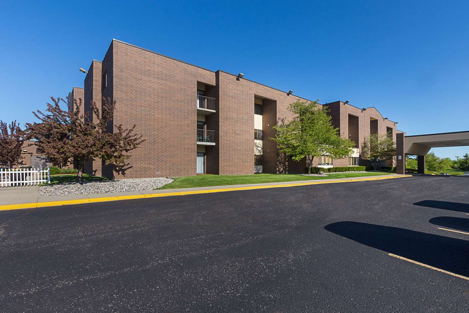 Quality Suites Lansing West 45/45