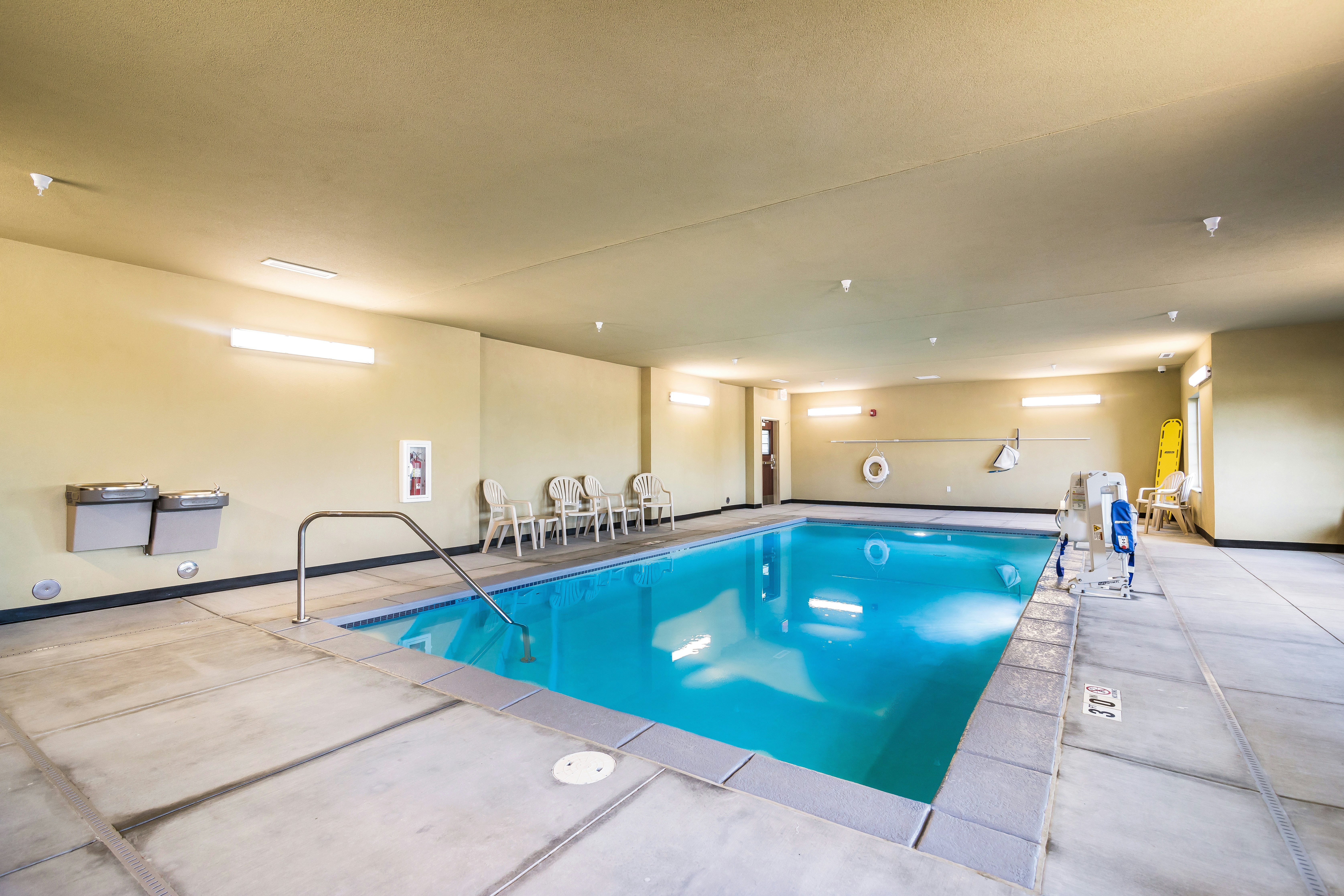 Cobblestone Hotel and Suites Victor 25/52