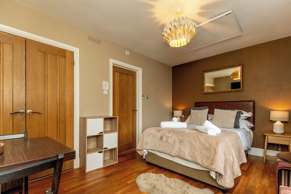 The Gower Hotel 8/50