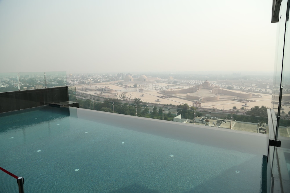 Renaissance Lucknow Hotel 34/65