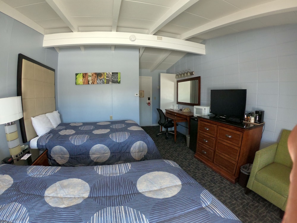 Copper Lantern Motor Lodge 23/36