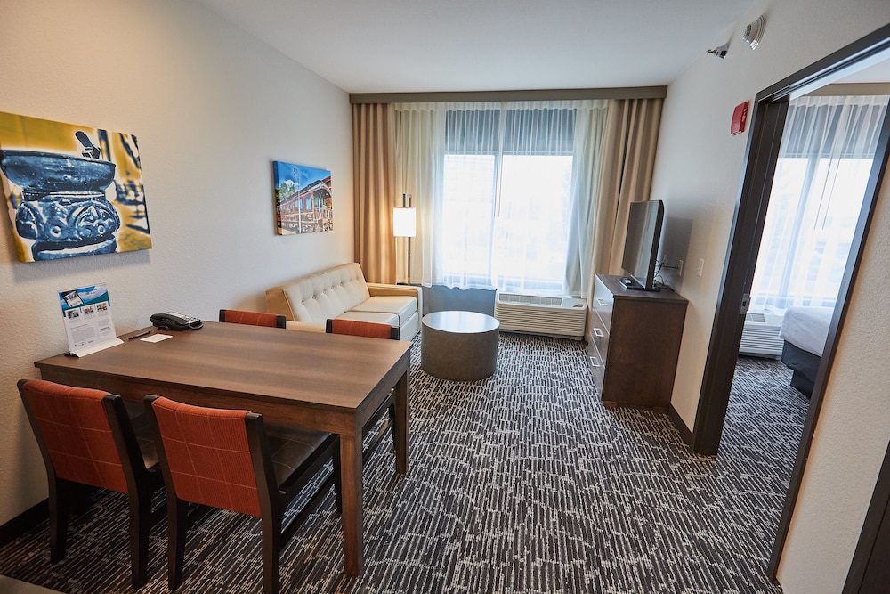 Gundersen Hotel & Suites 24/48