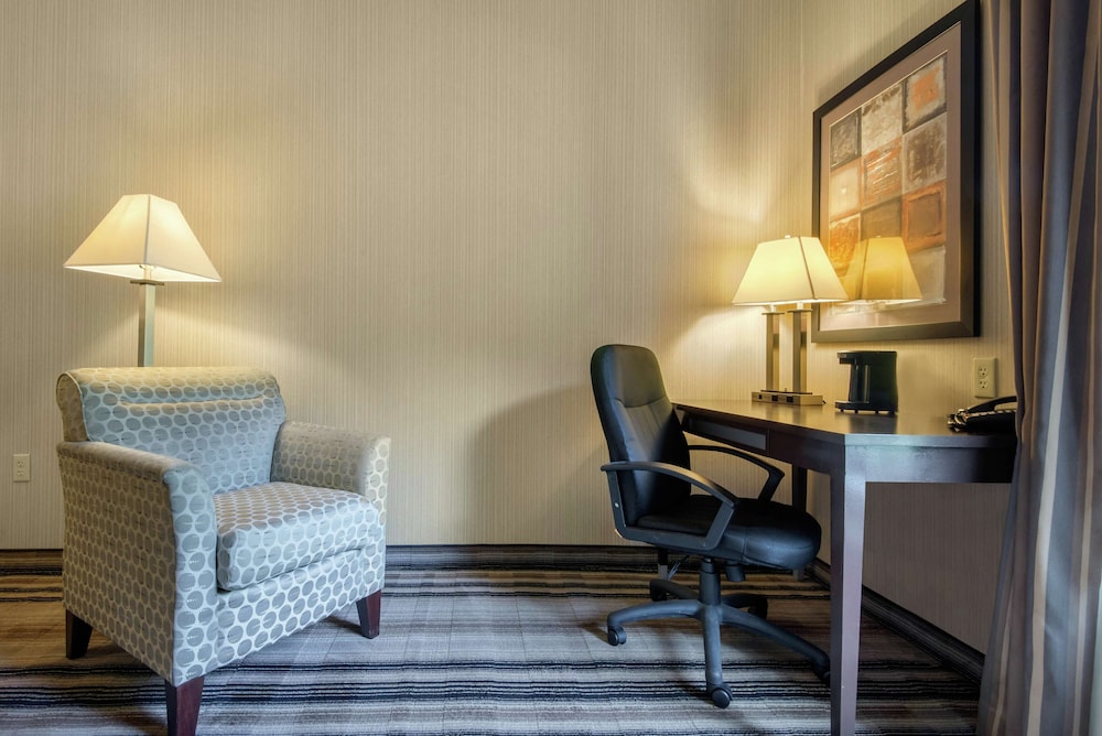 Hampton Inn Meadville 33/45