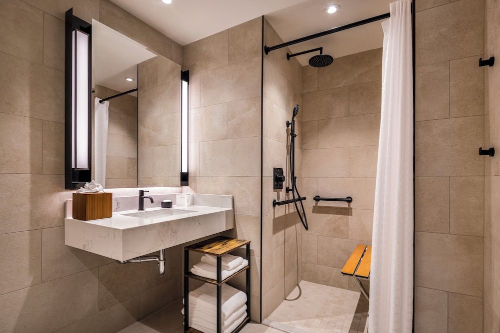 Nobu Hotel New Orleans - A Caesars Rewards Destination 37/38