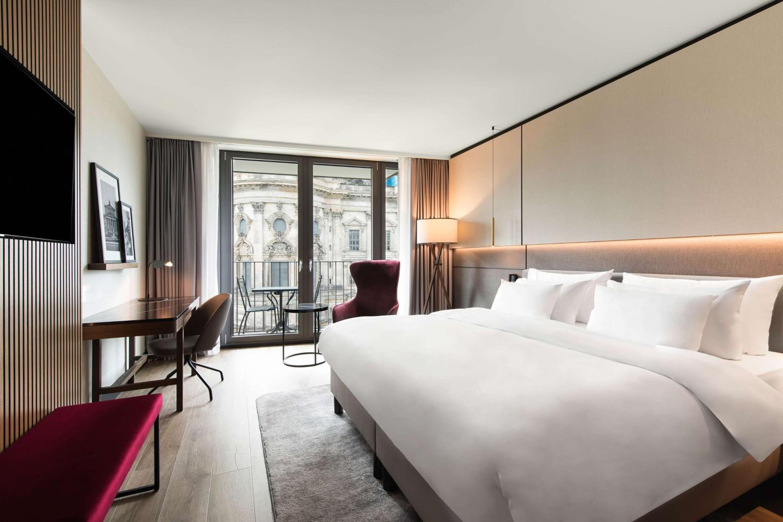 Collection, Premium, Single Bed, Cathedral View, Balcony، Radisson Collection Hotel, Berlin 3/7