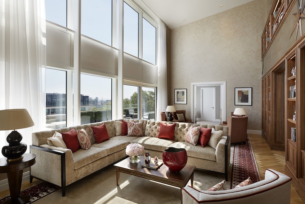 Four Seasons Hotel London at Tower Bridge 29/37