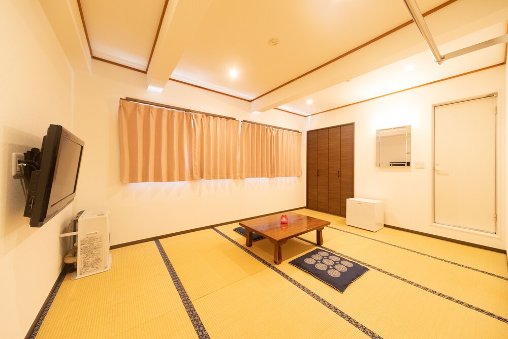 JAPANESE, FAMILY, MOUNTAIN SIDE, PRIVATE BATHROOM