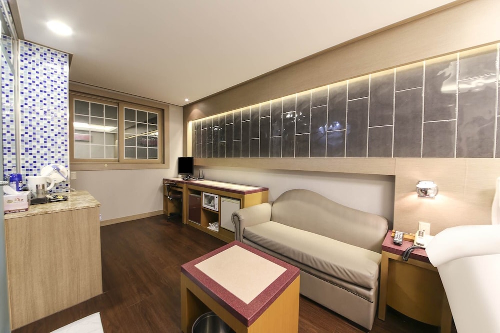 Sugar Hotel 30/50