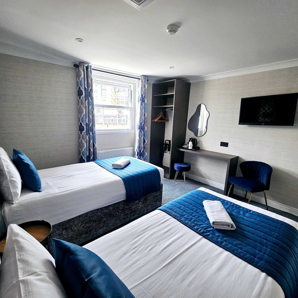 MENTONE HOTEL 26/78