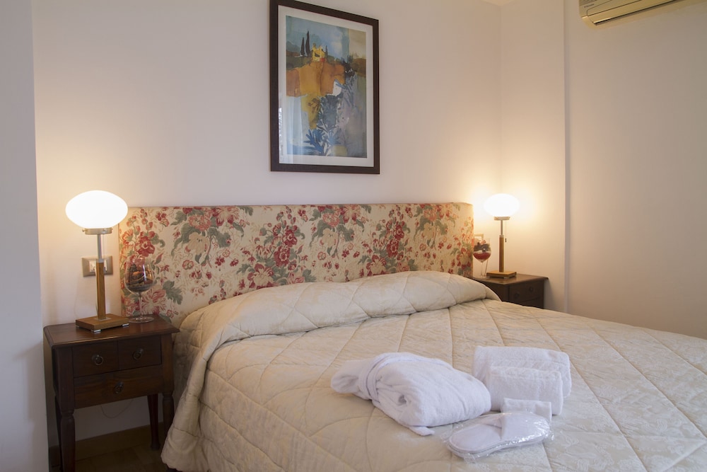PRINCE RESIDENCE(FORMERLY VESUVIO PRICE RESIDENCE APARTHOTEL) 20/75