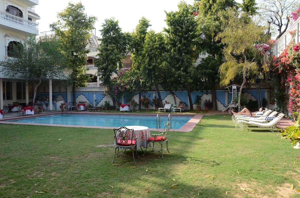 Hotel Megh Niwas 32/46
