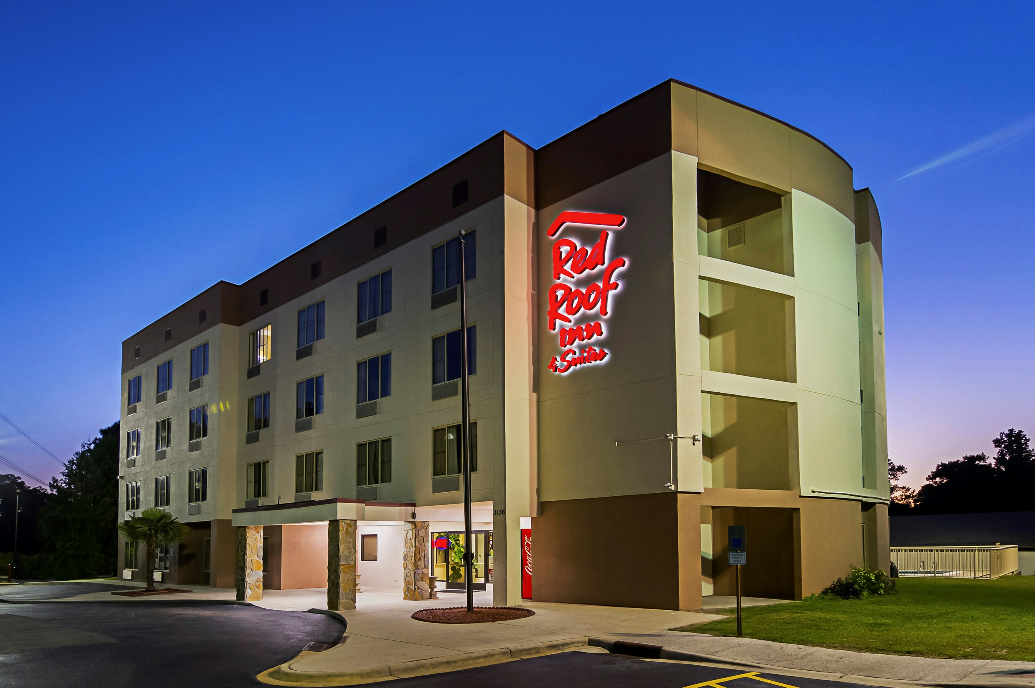 Red Roof Inn & Suites Fayetteville - Fort Bragg 5/27