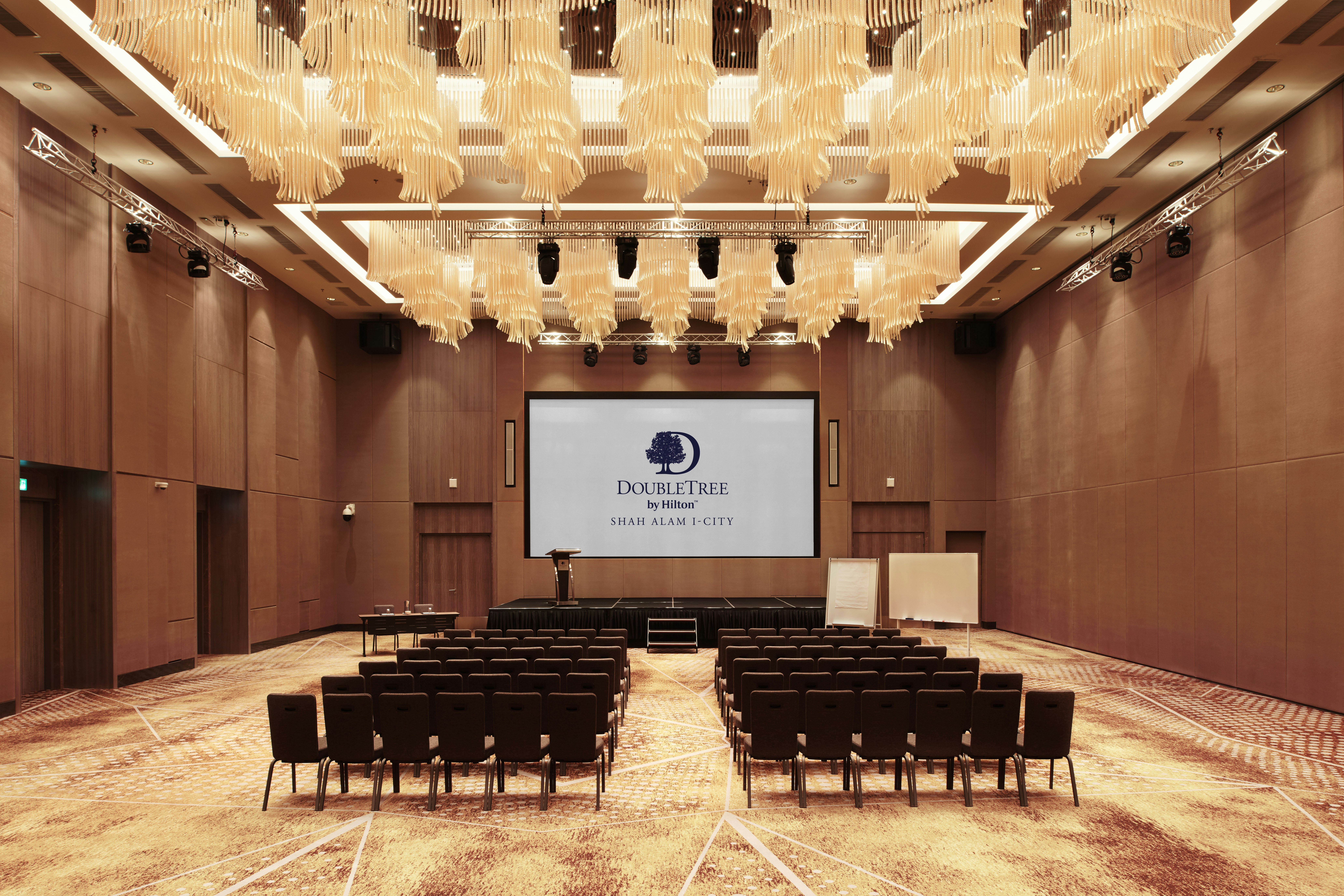 DoubleTree by Hilton Shah Alam i-City 66/76