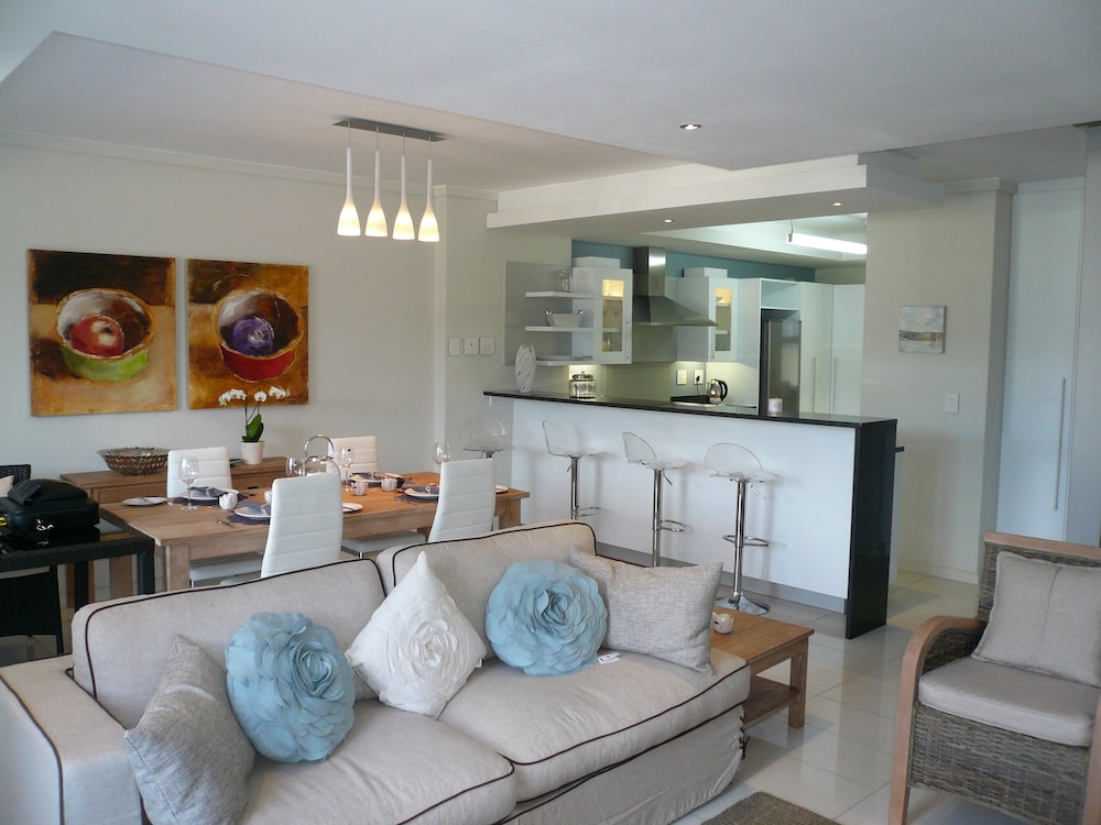 Whale Coast Hotel 44/71