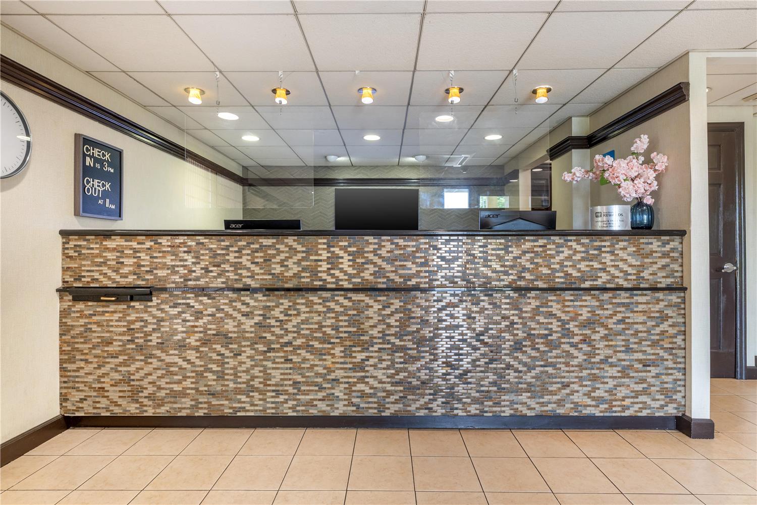 Surestay By Best Western East Brunswick 8/38