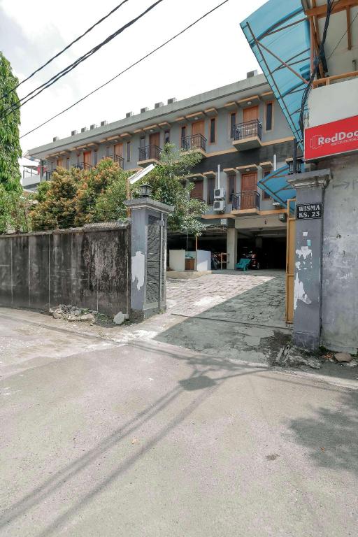 Reddoorz Plus Near Ciputra World Kuningan 2 40/50