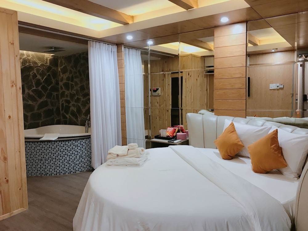 Cupid Hotel 25/72