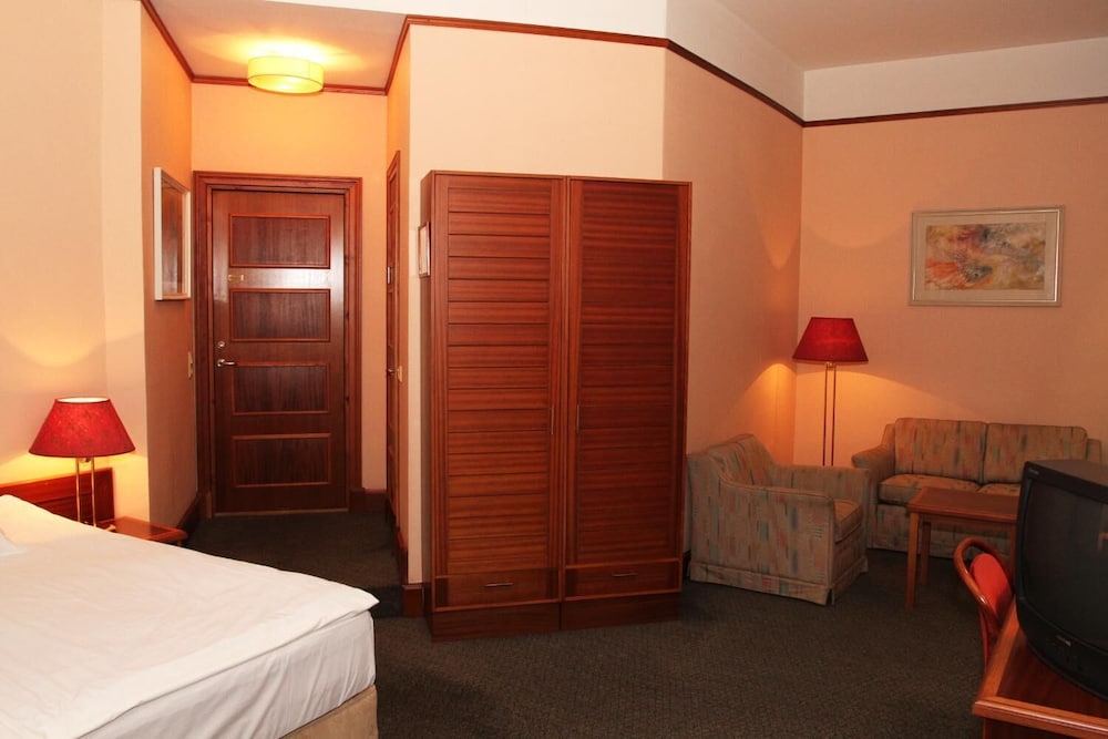 Victoria Hotel 20/49