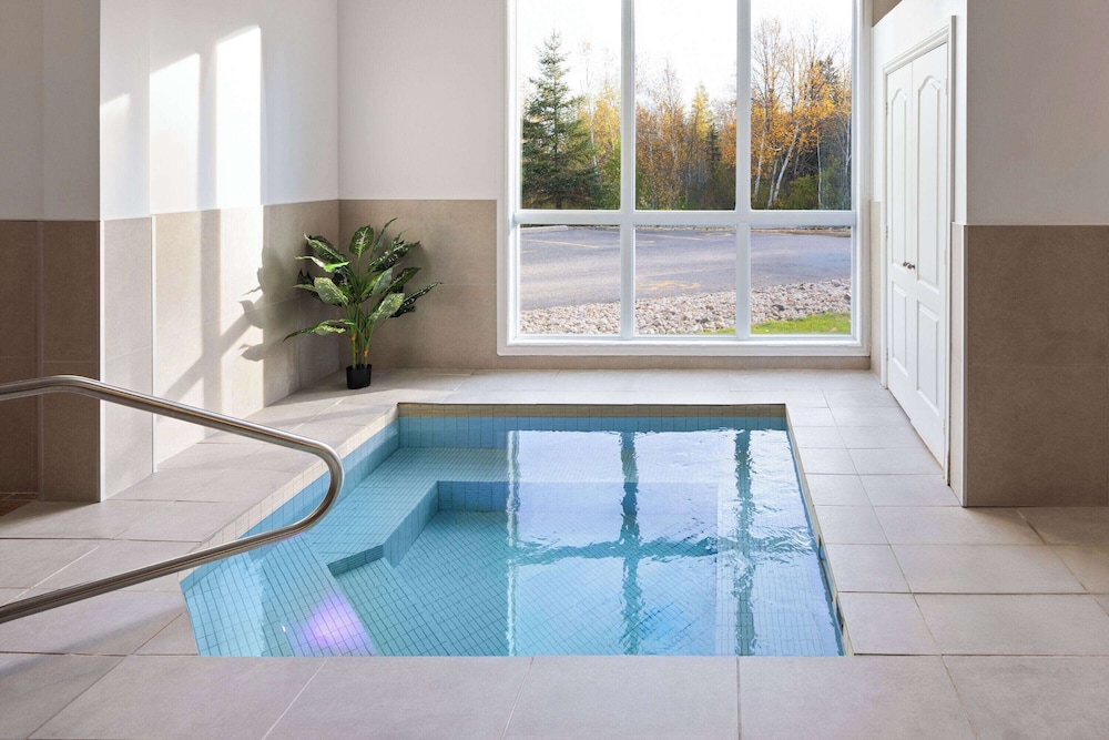 swimming pool spa