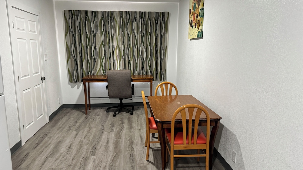 Hitching Post Studios Inn 43/63