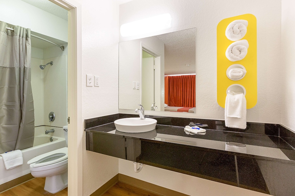 Motel6 Baton Rouge La Southeast 25/49