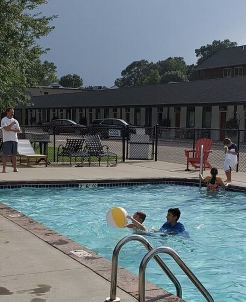Vintage Block Inn Suites 23/28
