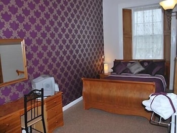 College Guest House 31/37