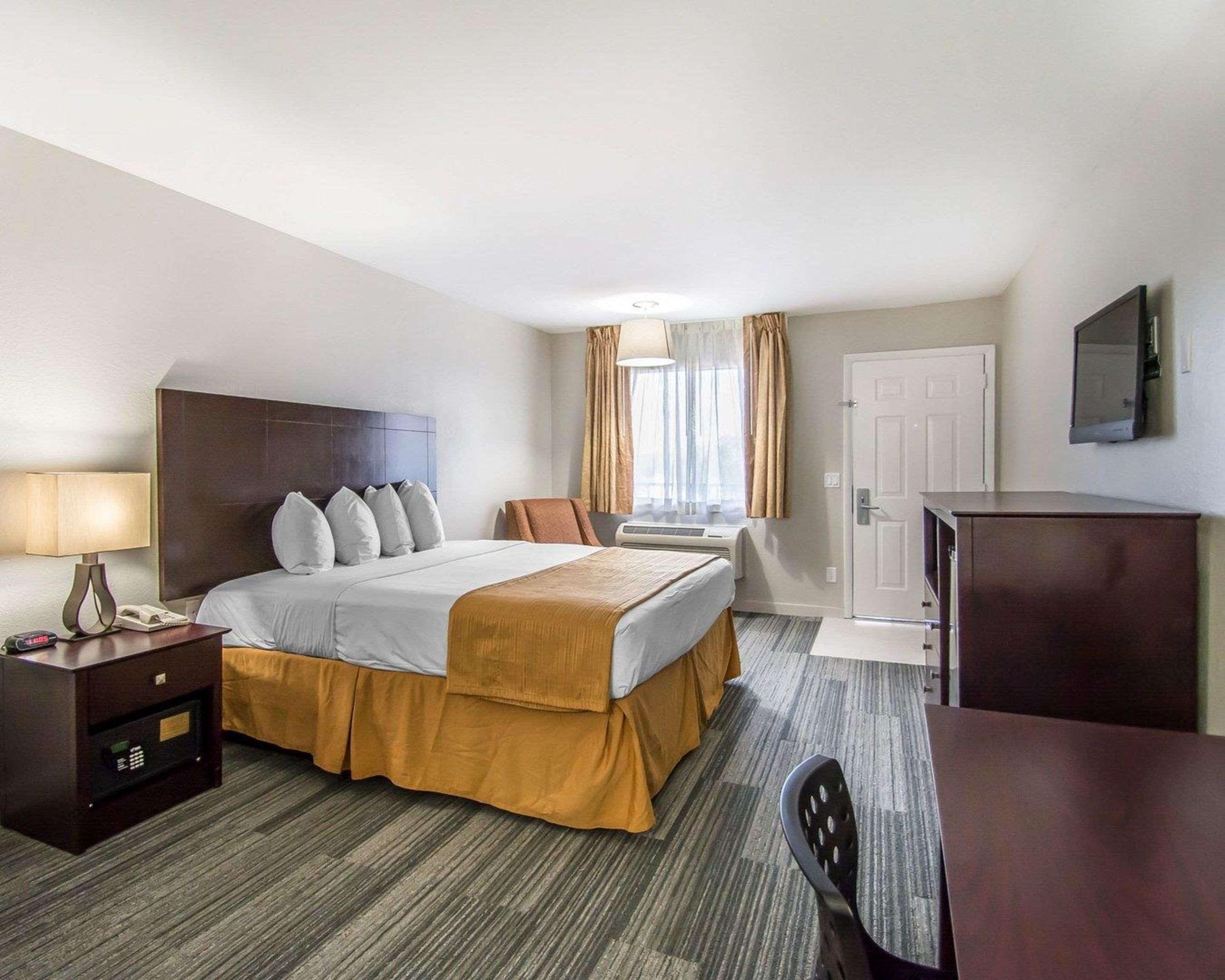 UPGRADE, EFFICIENCY, SUITE, KING BED