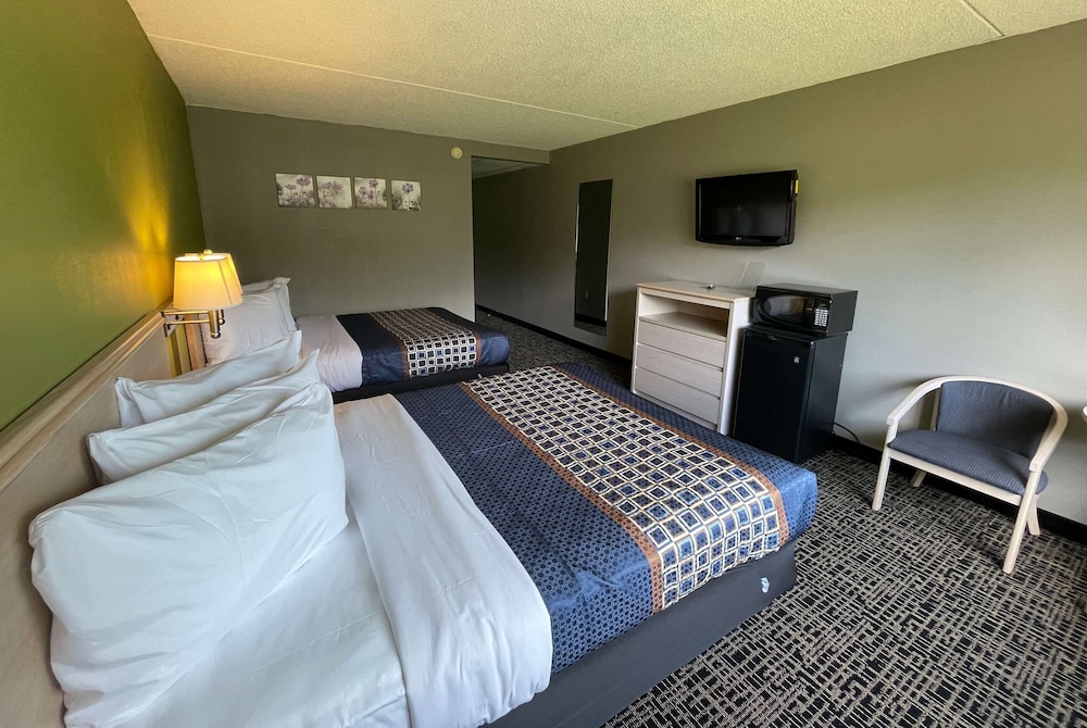 Wingate by Wyndham Lake George 14/63