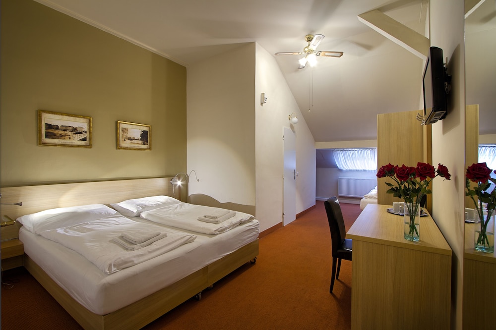 Taurus Hotel Prague 40/65