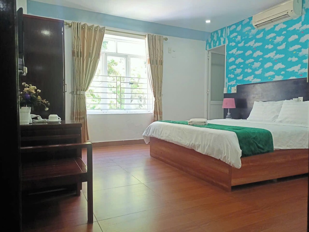 Catba Island Hotel 11/50