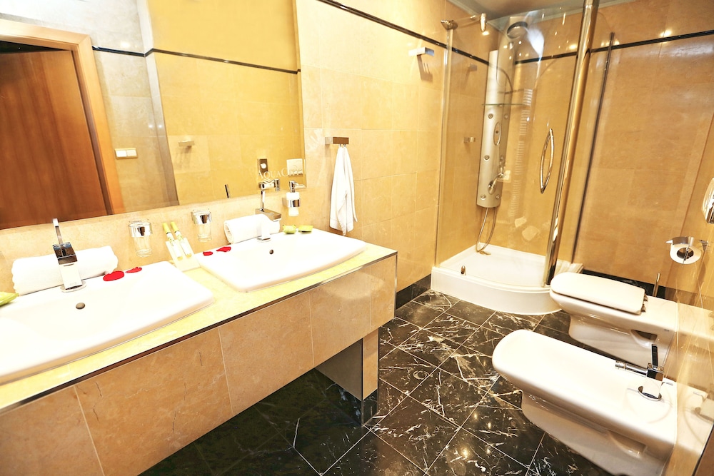 Hotel Aquacity Seasons 63/64