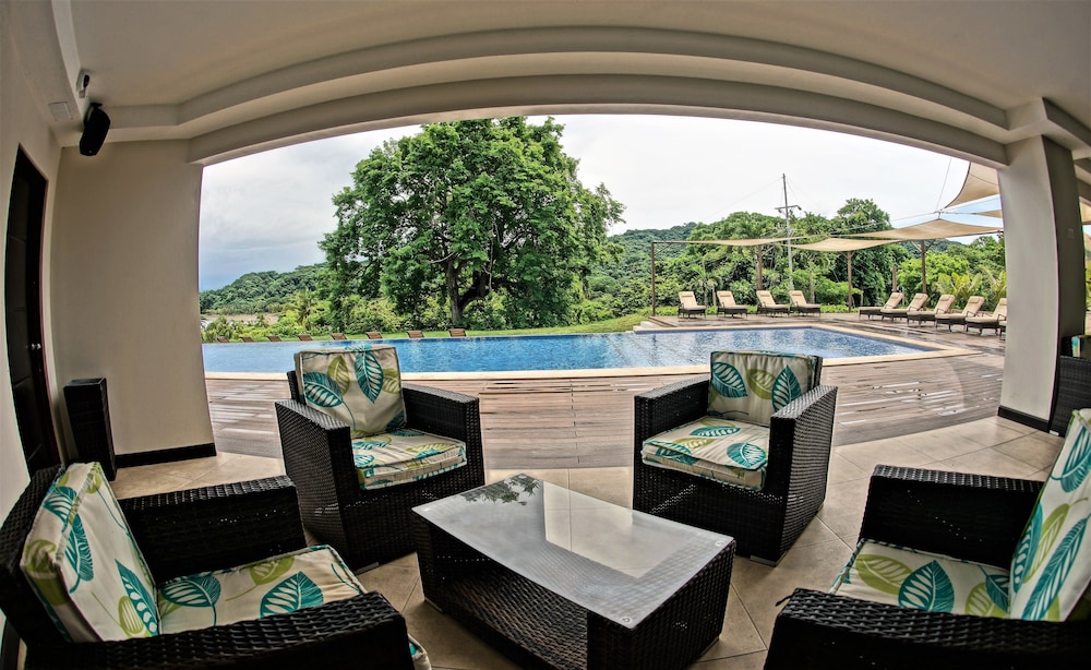 Nammbu Beachfront Bungalows 46/65