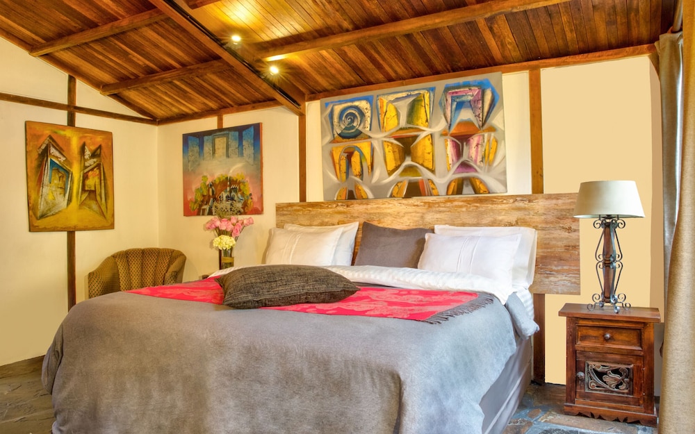EXCLUSIVE, SUITE, KING BED