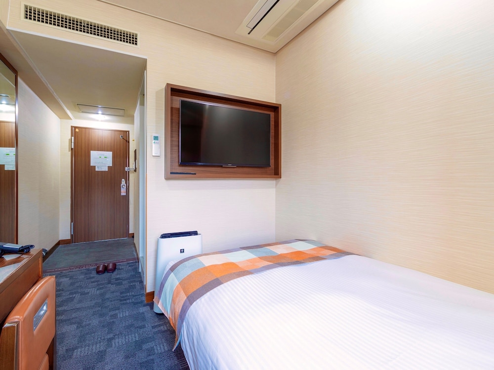ROOM, SINGLE