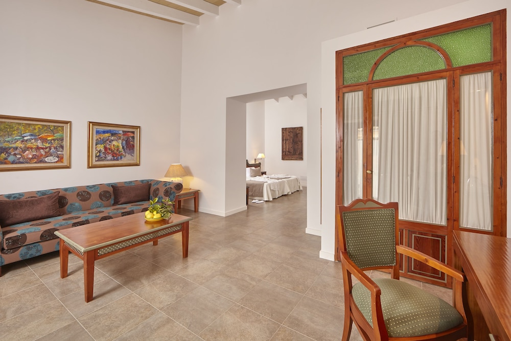 Bennoc Petit Hotel 56/80