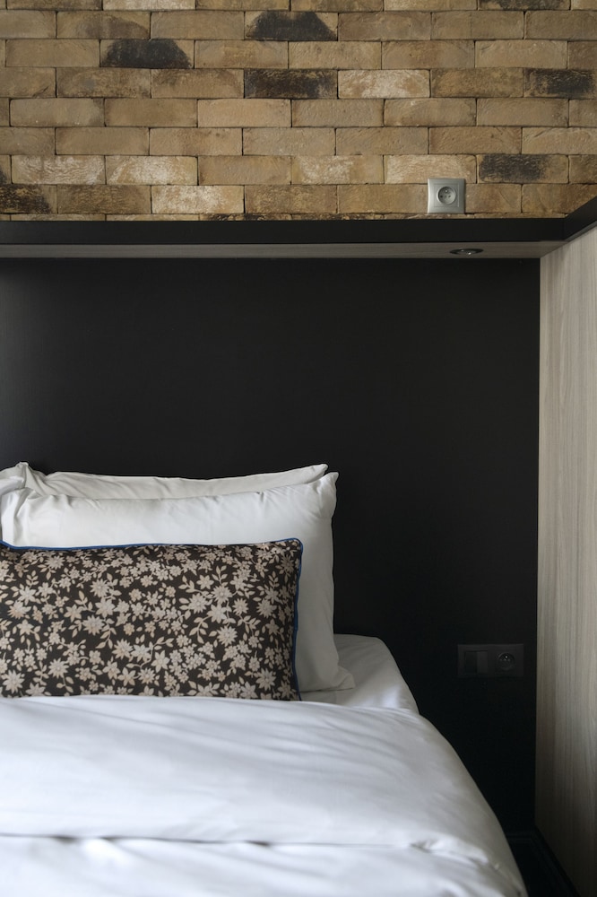 numa l Root Rooms and Apartments 24/81