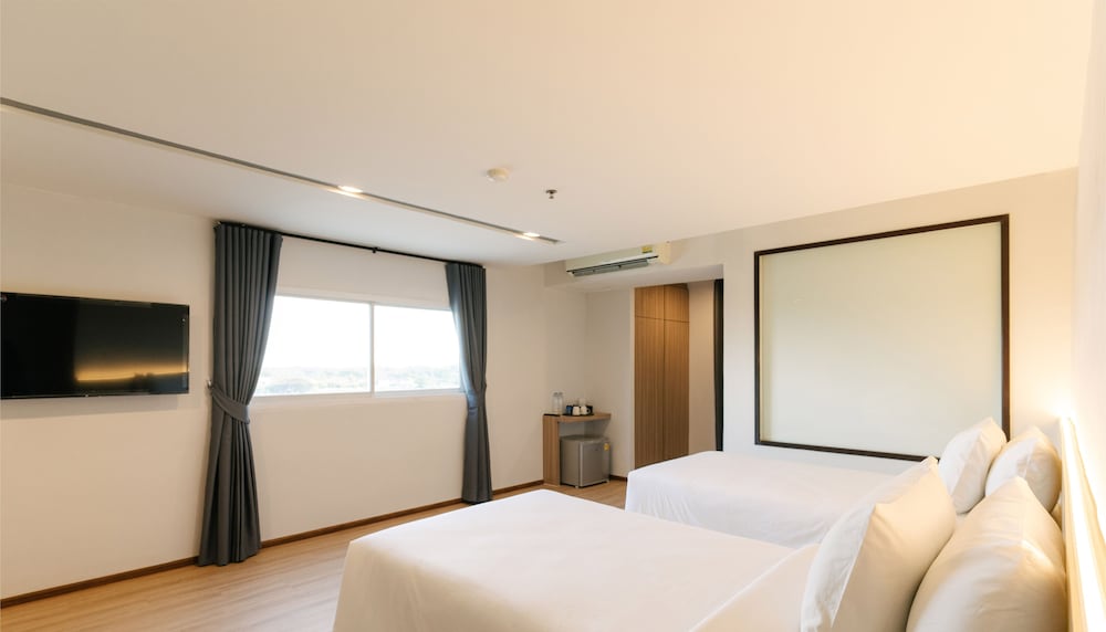 The Srivaree Airport Hotel 18/50