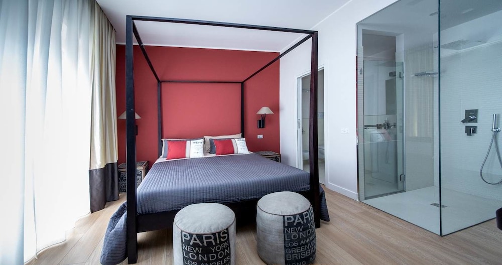 Suite 136 Luxury Rooms 15/50