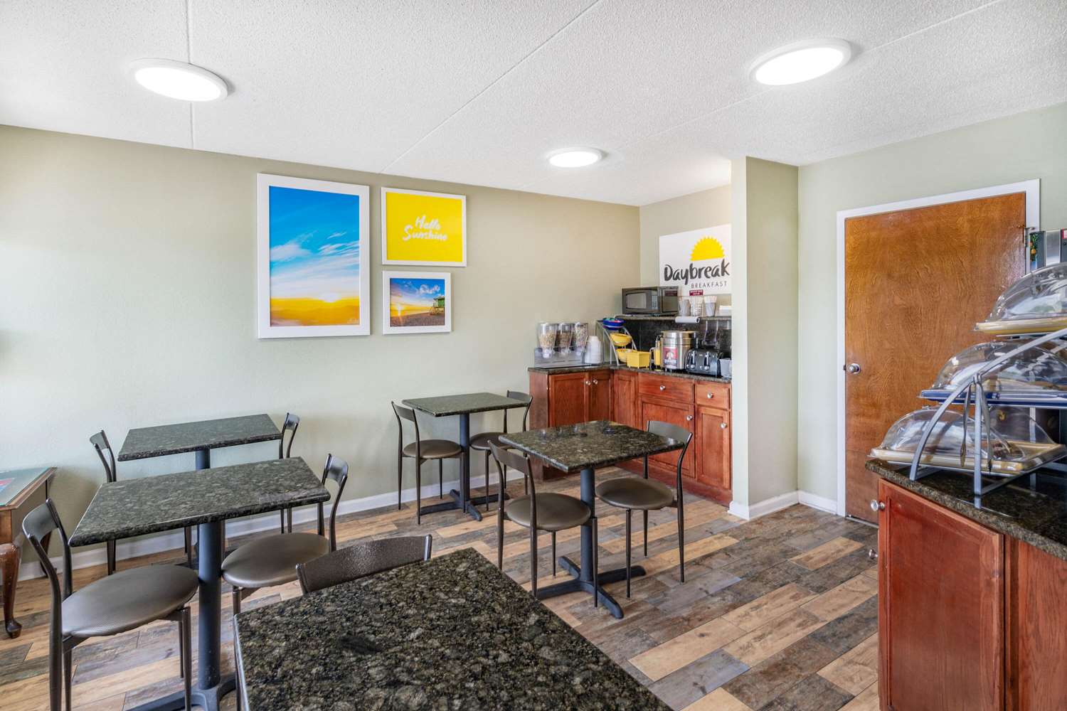 Days Inn by Wyndham Clarksville TN 34/53