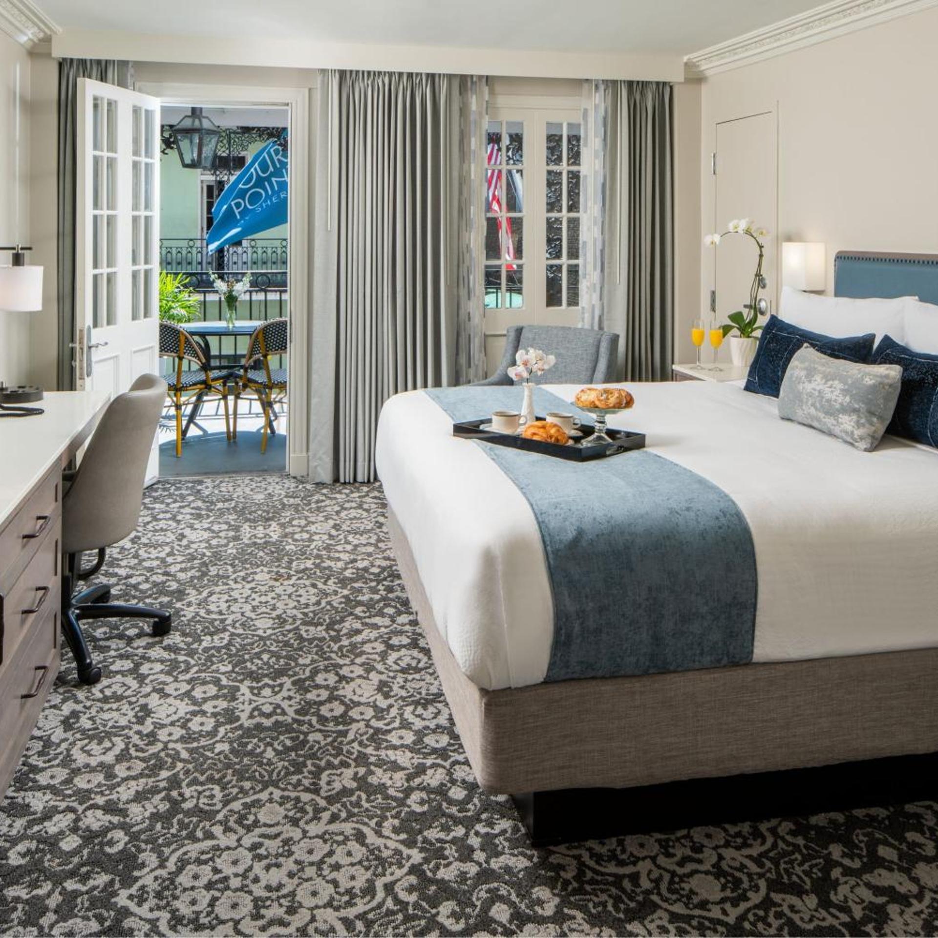 Guest Room, Deluxe, King Bed, Street View, Balcony