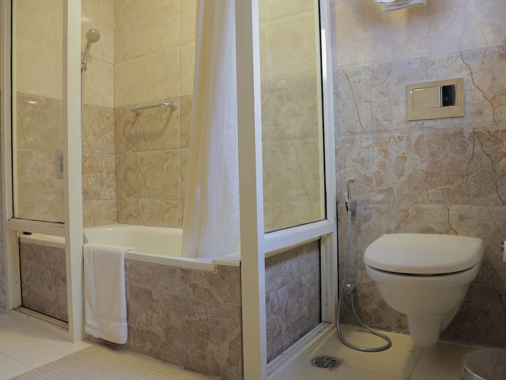 غرفة عائلية بسرير كوين بمطبخ في الطابق الأرضي، Maya Manor Boutique Hotel By Kgh Group 7/10