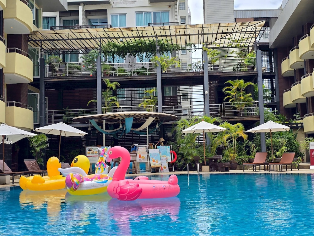 Baron Beach Hotel 68/73