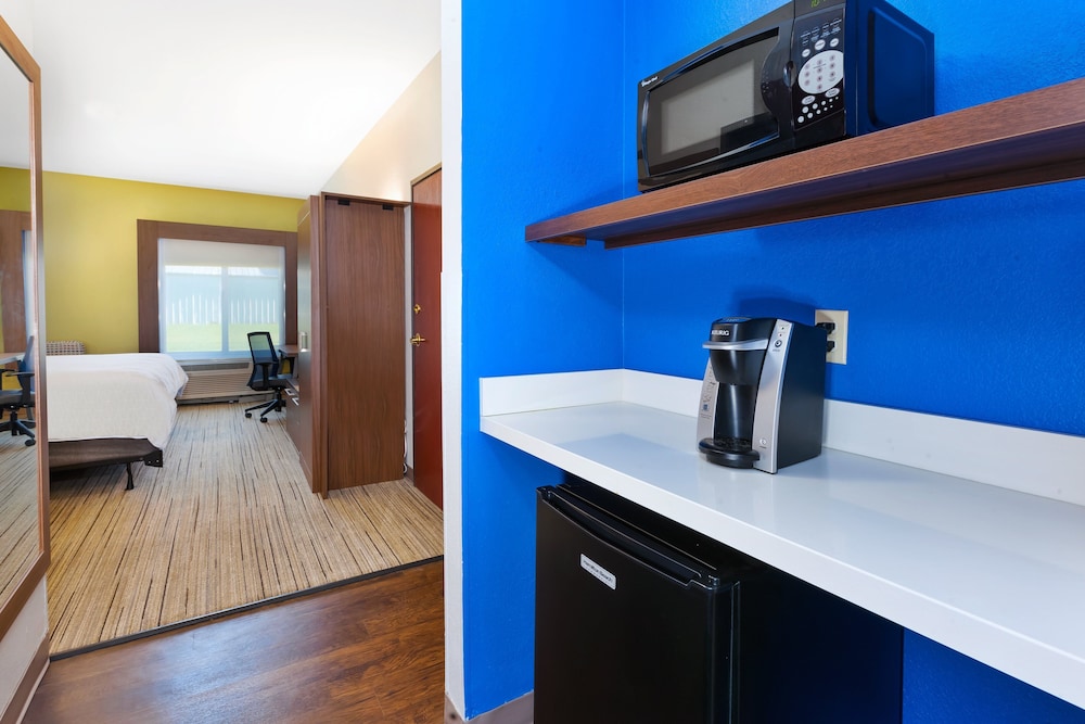 Holiday Inn Express Hotel And Suites Three Rivers 36/60