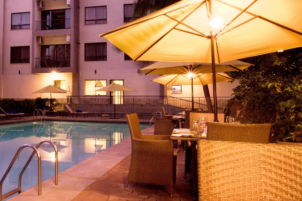 Bidwood Suite Hotel 24/50