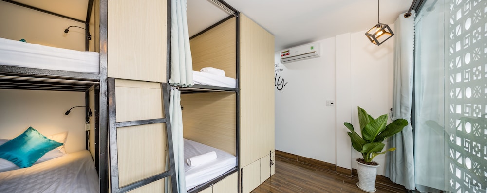 Fedora Hostel 4/35