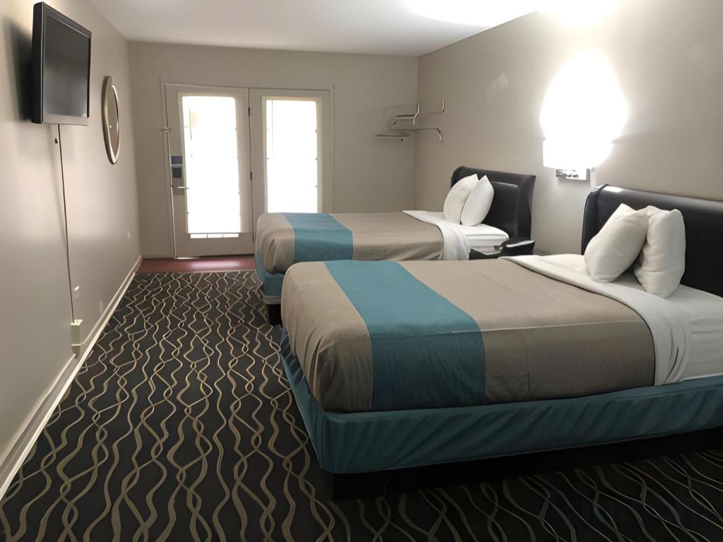 2 Full Beds - Non-Smoking, Micfridge