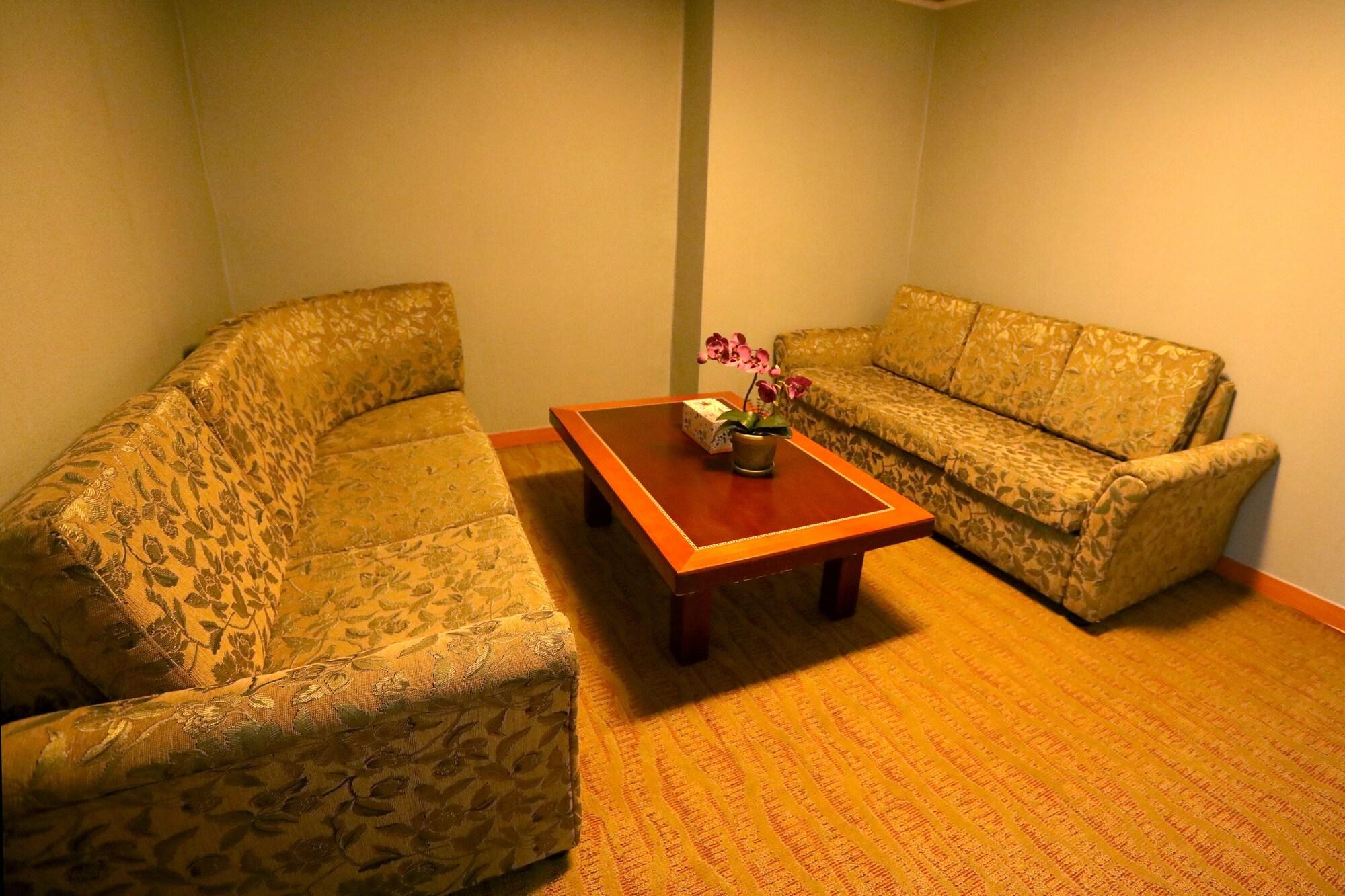 Prime Tourist Hotel 47/56